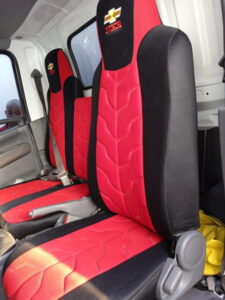 Tapizado rojo y negro autos